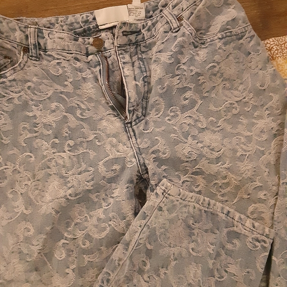 Vintage High Waisted Jeans with fun pattern - Picture 2 of 7